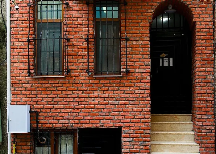 Hotel Beans House 8-26 3*