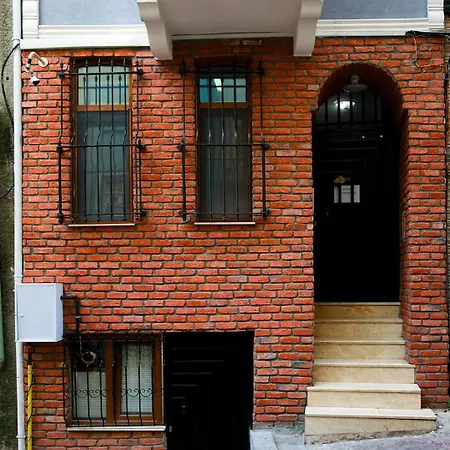 Hotel Beans House 8-26 3*